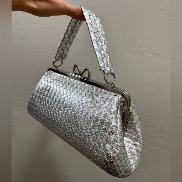Silver Woven Leather Handmade Unique Bow Shaped Kisslock Baguette Bag/Crossbody - Picture 14 of 16